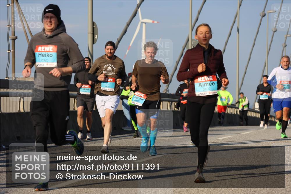 03.10.2025 - Köhlbrandbrückenlauf Strokosch-Dieckow http://msf.ph/oto/9111391 03.10.2025 09:44:03 Position 2 2323, 1199, 3835, 2903, 3409 meine-sportfotos.de