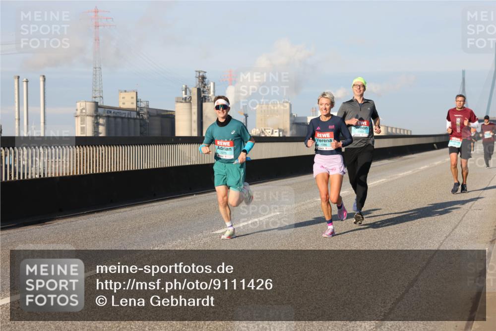 03.10.2025 - Köhlbrandbrückenlauf Lena Gebhardt http://msf.ph/oto/9111426 03.10.2025 09:41:53 Position 2 1275, 1086, 1103 meine-sportfotos.de