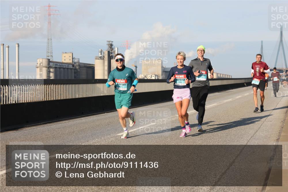 03.10.2025 - Köhlbrandbrückenlauf Lena Gebhardt http://msf.ph/oto/9111436 03.10.2025 09:41:53 Position 2 103, 275, 1086 meine-sportfotos.de