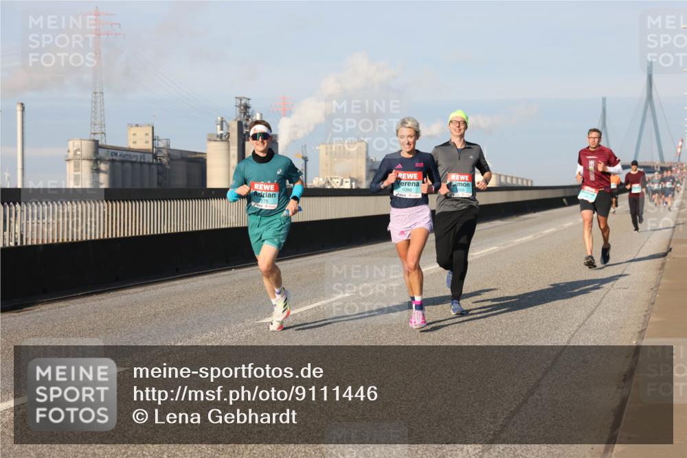03.10.2025 - Köhlbrandbrückenlauf Lena Gebhardt http://msf.ph/oto/9111446 03.10.2025 09:41:53 Position 2 275, 1086, 1103 meine-sportfotos.de