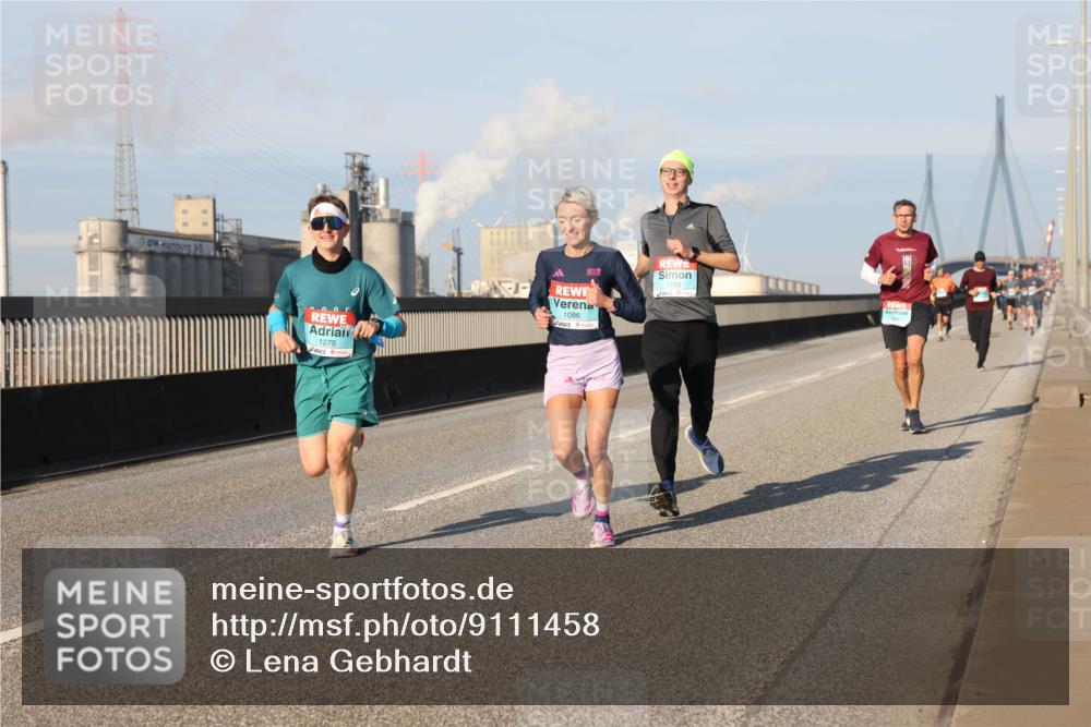 03.10.2025 - Köhlbrandbrückenlauf Lena Gebhardt http://msf.ph/oto/9111458 03.10.2025 09:41:53 Position 2 1275, 1086, 1103 meine-sportfotos.de