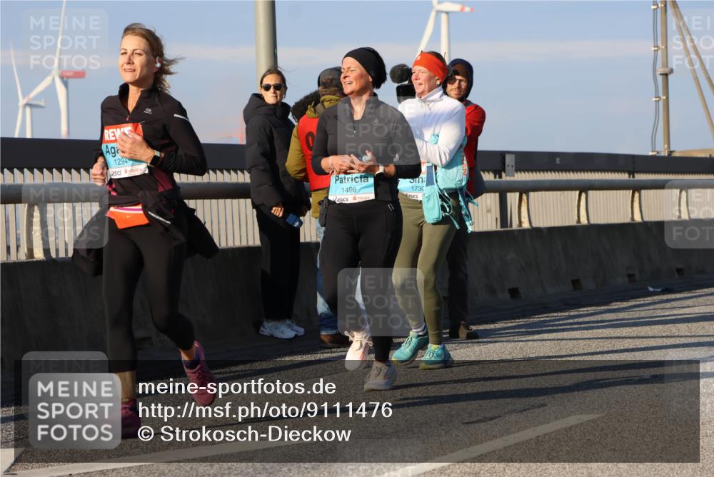 03.10.2025 - Köhlbrandbrückenlauf Strokosch-Dieckow http://msf.ph/oto/9111476 03.10.2025 09:44:14 Position 2 1294, 1496, 1730 meine-sportfotos.de