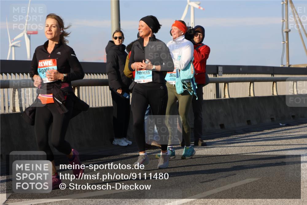 03.10.2025 - Köhlbrandbrückenlauf Strokosch-Dieckow http://msf.ph/oto/9111480 03.10.2025 09:44:14 Position 2 12, 1496, 1730 meine-sportfotos.de