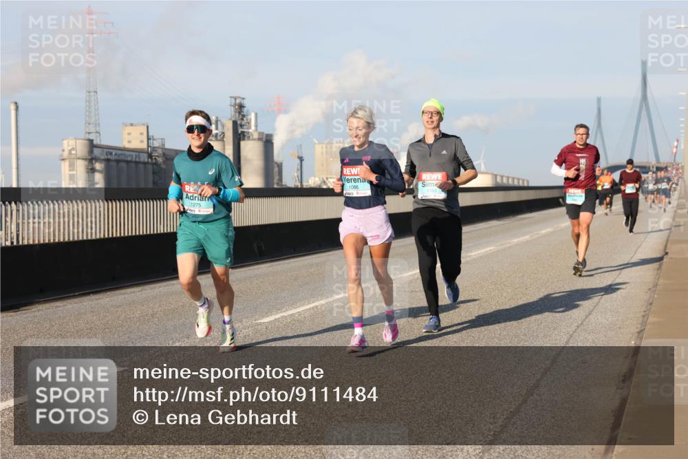 03.10.2025 - Köhlbrandbrückenlauf Lena Gebhardt http://msf.ph/oto/9111484 03.10.2025 09:41:54 Position 2 1086, 1275, 1103 meine-sportfotos.de