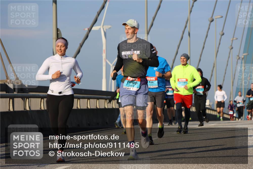 03.10.2025 - Köhlbrandbrückenlauf Strokosch-Dieckow http://msf.ph/oto/9111495 03.10.2025 09:44:16 Position 2 10, 3, 1486, 1451, 3250 meine-sportfotos.de