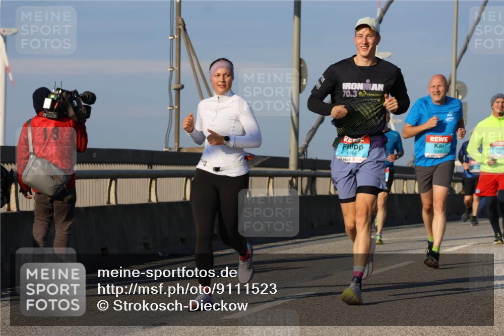 03.10.2025 - Köhlbrandbrückenlauf Strokosch-Dieckow http://msf.ph/oto/9111523 03.10.2025 09:44:18 Position 2 70, 3, 1486, 3250 meine-sportfotos.de