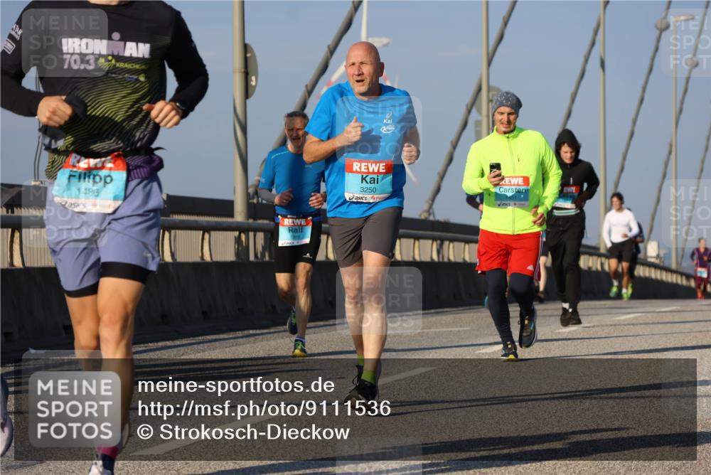 03.10.2025 - Köhlbrandbrückenlauf Strokosch-Dieckow http://msf.ph/oto/9111536 03.10.2025 09:44:19 Position 2 70, 3, 1486, 1319, 3250, 1451, 1 meine-sportfotos.de