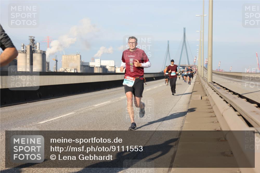 03.10.2025 - Köhlbrandbrückenlauf Lena Gebhardt http://msf.ph/oto/9111553 03.10.2025 09:41:55 Position 2 1090 meine-sportfotos.de