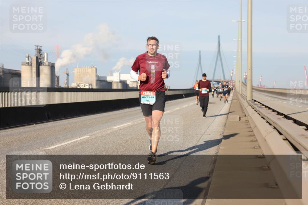 03.10.2025 - Köhlbrandbrückenlauf Lena Gebhardt http://msf.ph/oto/9111563 03.10.2025 09:41:56 Position 2 1090 meine-sportfotos.de
