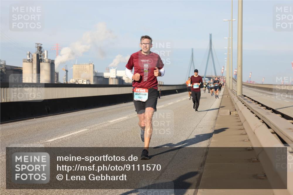 03.10.2025 - Köhlbrandbrückenlauf Lena Gebhardt http://msf.ph/oto/9111570 03.10.2025 09:41:56 Position 2 1090 meine-sportfotos.de