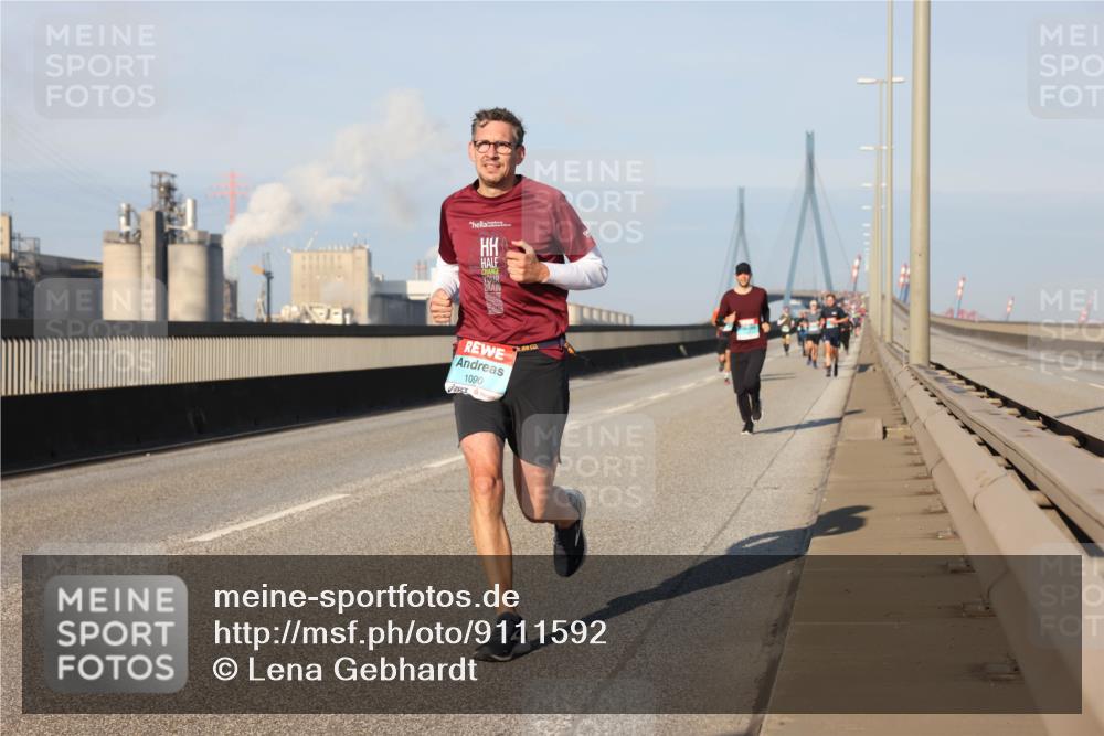 03.10.2025 - Köhlbrandbrückenlauf Lena Gebhardt http://msf.ph/oto/9111592 03.10.2025 09:41:56 Position 2 1090 meine-sportfotos.de