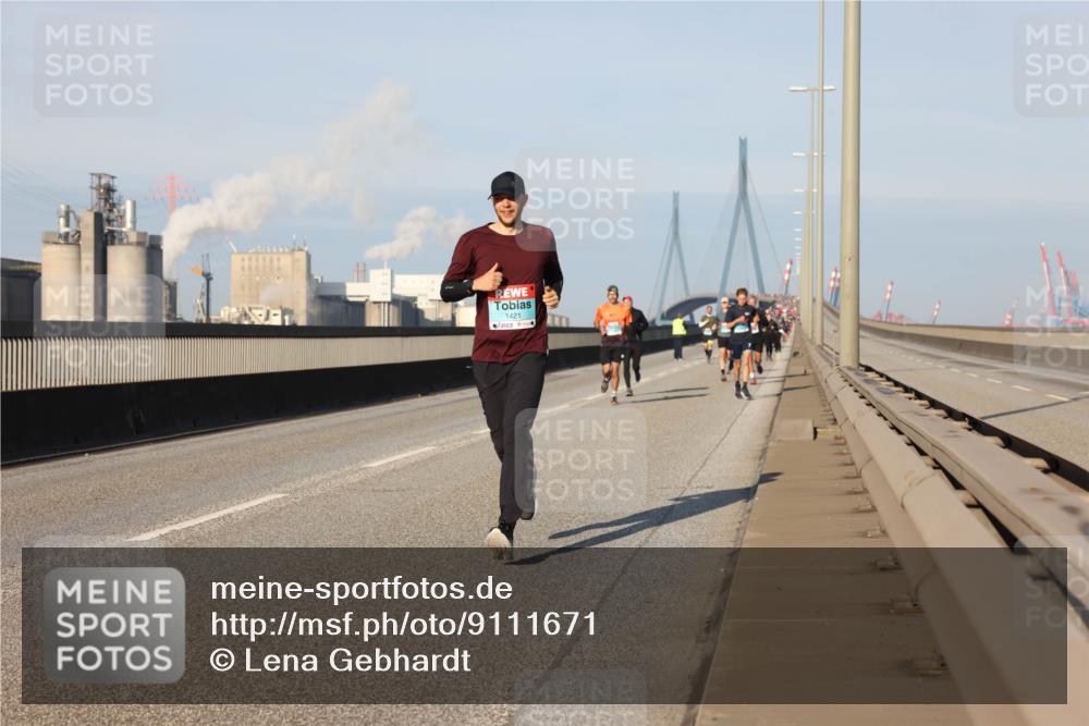 03.10.2025 - Köhlbrandbrückenlauf Lena Gebhardt http://msf.ph/oto/9111671 03.10.2025 09:41:59 Position 2 1421 meine-sportfotos.de