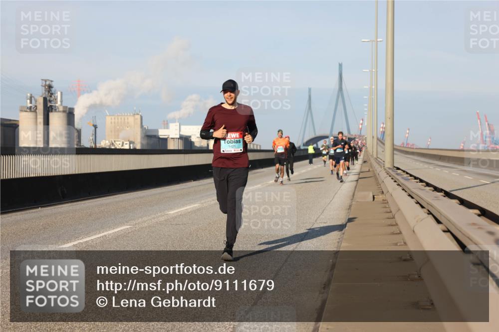03.10.2025 - Köhlbrandbrückenlauf Lena Gebhardt http://msf.ph/oto/9111679 03.10.2025 09:41:59 Position 2 1421 meine-sportfotos.de