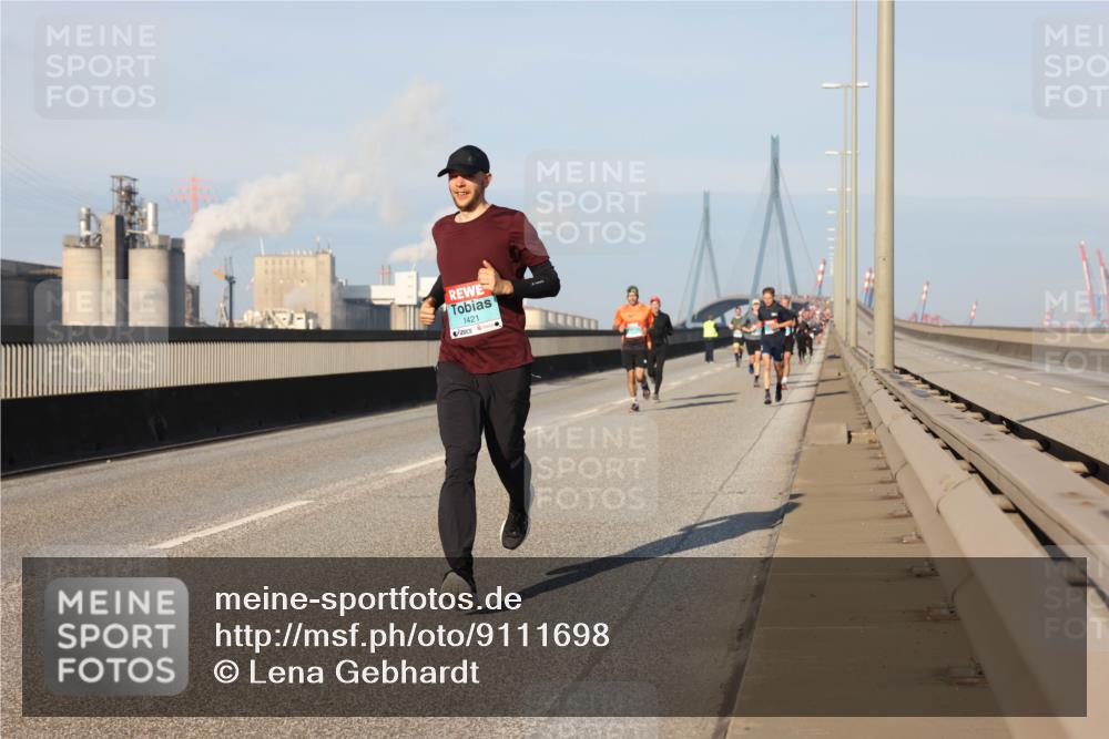 03.10.2025 - Köhlbrandbrückenlauf Lena Gebhardt http://msf.ph/oto/9111698 03.10.2025 09:42:00 Position 2 1421 meine-sportfotos.de
