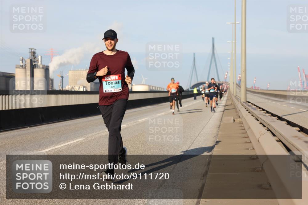 03.10.2025 - Köhlbrandbrückenlauf Lena Gebhardt http://msf.ph/oto/9111720 03.10.2025 09:42:00 Position 2 1421 meine-sportfotos.de