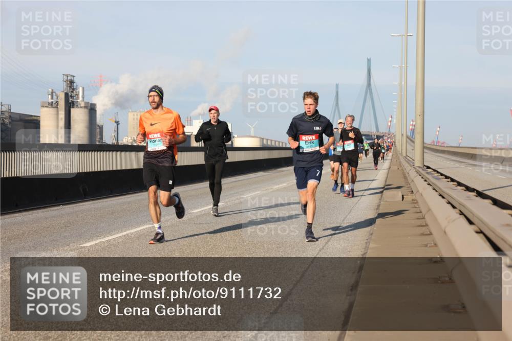 03.10.2025 - Köhlbrandbrückenlauf Lena Gebhardt http://msf.ph/oto/9111732 03.10.2025 09:42:05 Position 2  meine-sportfotos.de