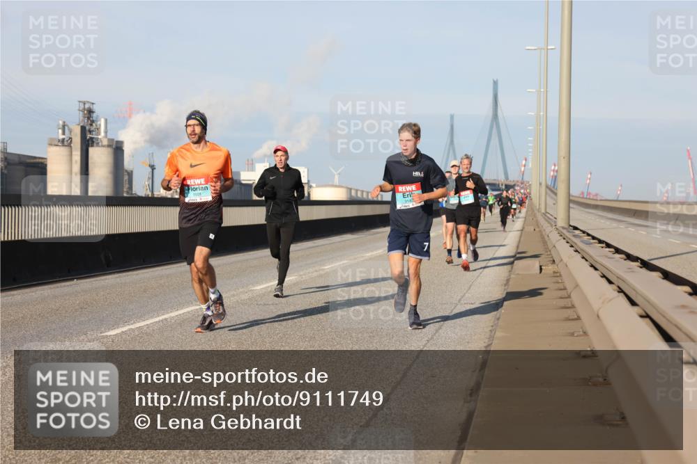 03.10.2025 - Köhlbrandbrückenlauf Lena Gebhardt http://msf.ph/oto/9111749 03.10.2025 09:42:05 Position 2 1101, 3143, 7 meine-sportfotos.de
