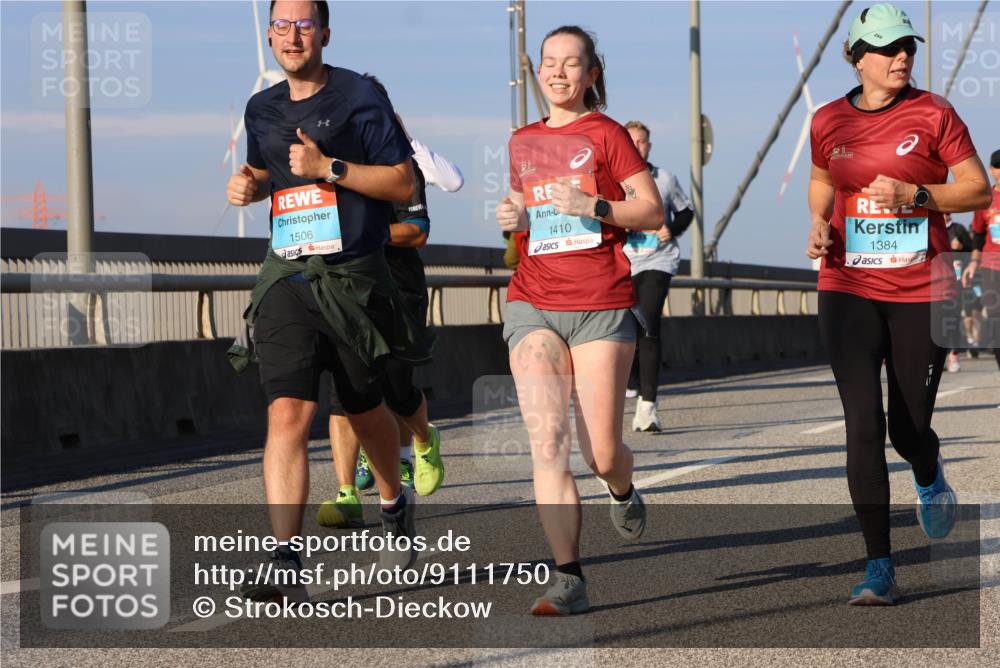 03.10.2025 - Köhlbrandbrückenlauf Strokosch-Dieckow http://msf.ph/oto/9111750 03.10.2025 09:44:38 Position 2 1506, 1410, 1384 meine-sportfotos.de