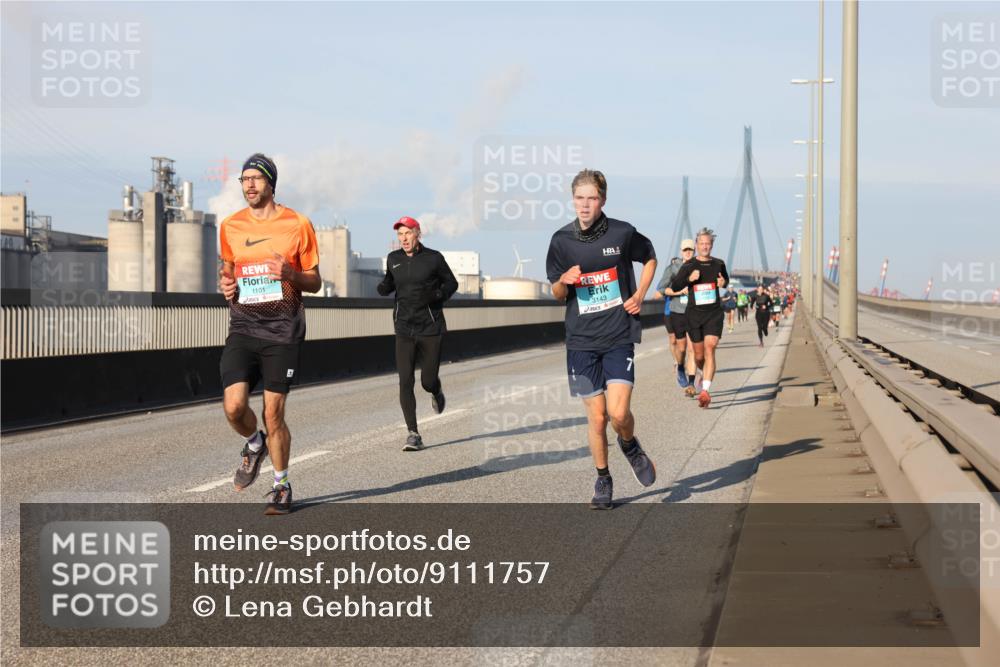 03.10.2025 - Köhlbrandbrückenlauf Lena Gebhardt http://msf.ph/oto/9111757 03.10.2025 09:42:05 Position 2 1101, 3143 meine-sportfotos.de