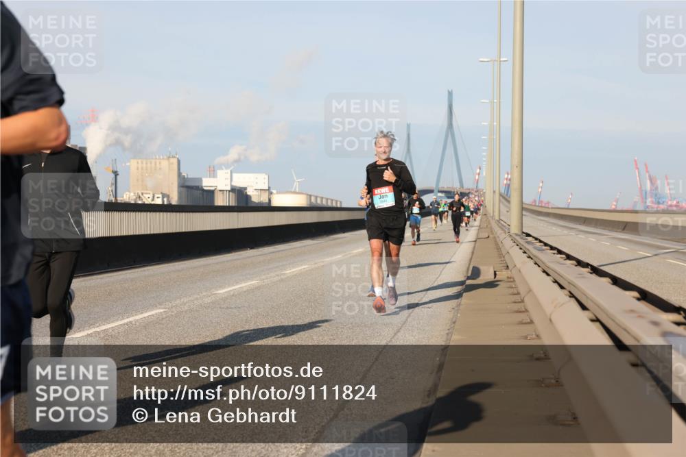 03.10.2025 - Köhlbrandbrückenlauf Lena Gebhardt http://msf.ph/oto/9111824 03.10.2025 09:42:07 Position 2  meine-sportfotos.de