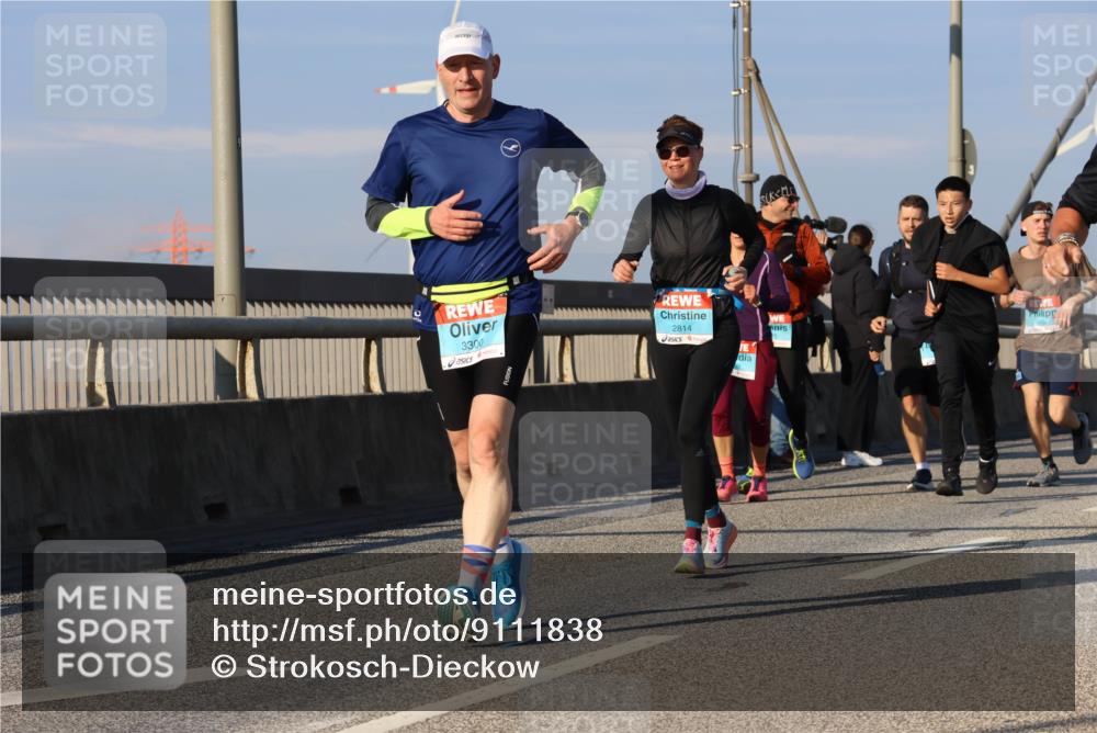 03.10.2025 - Köhlbrandbrückenlauf Strokosch-Dieckow http://msf.ph/oto/9111838 03.10.2025 09:44:46 Position 2 3300, 2814, 1722 meine-sportfotos.de