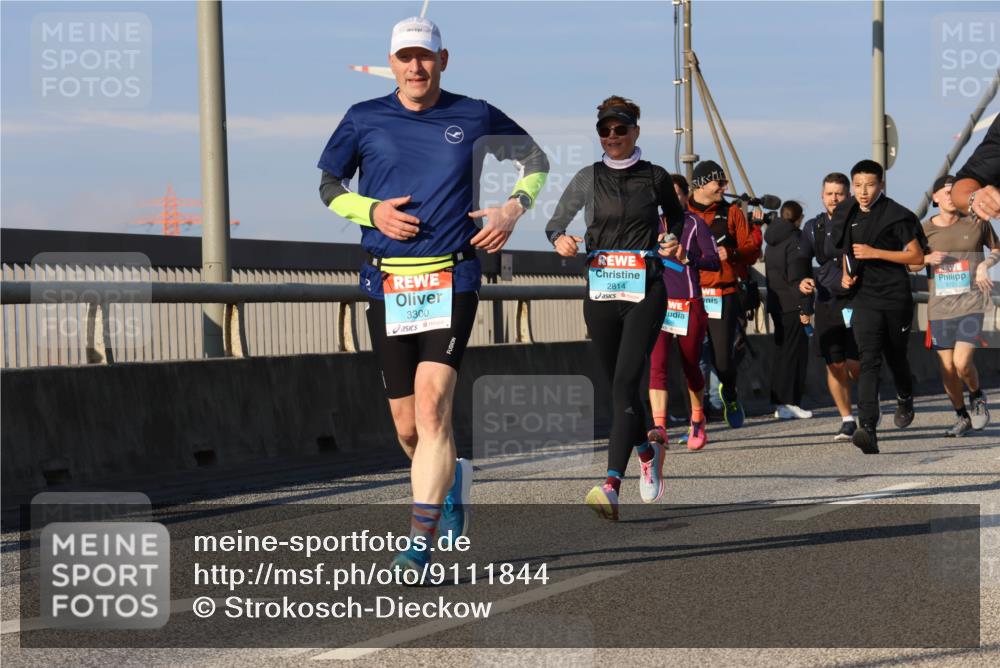 03.10.2025 - Köhlbrandbrückenlauf Strokosch-Dieckow http://msf.ph/oto/9111844 03.10.2025 09:44:46 Position 2 3300, 2814 meine-sportfotos.de