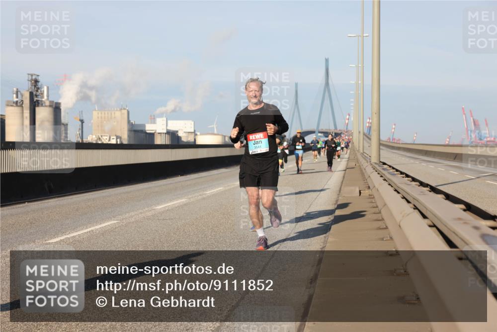 03.10.2025 - Köhlbrandbrückenlauf Lena Gebhardt http://msf.ph/oto/9111852 03.10.2025 09:42:08 Position 2 3544 meine-sportfotos.de