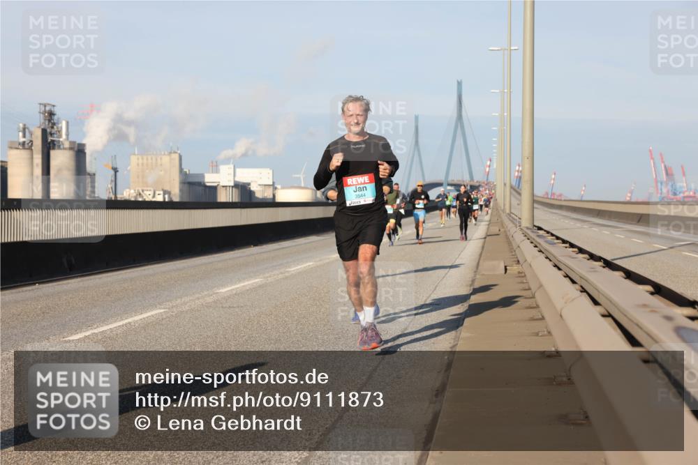 03.10.2025 - Köhlbrandbrückenlauf Lena Gebhardt http://msf.ph/oto/9111873 03.10.2025 09:42:08 Position 2 3544 meine-sportfotos.de