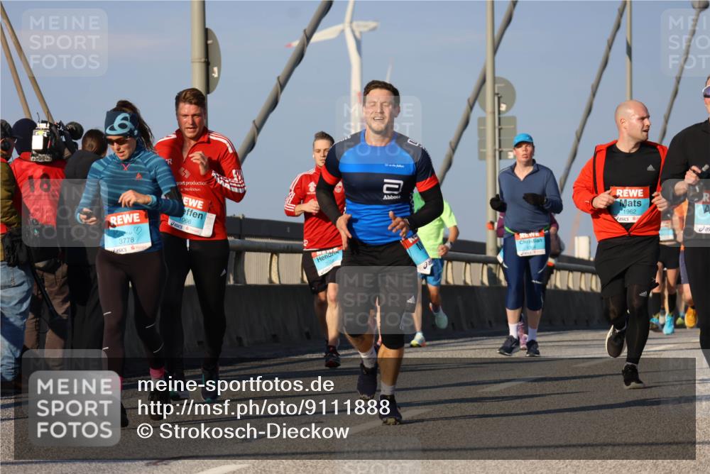 03.10.2025 - Köhlbrandbrückenlauf Strokosch-Dieckow http://msf.ph/oto/9111888 03.10.2025 09:44:54 Position 2 18, 3778, 1066, 1962 meine-sportfotos.de