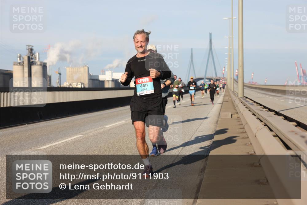 03.10.2025 - Köhlbrandbrückenlauf Lena Gebhardt http://msf.ph/oto/9111903 03.10.2025 09:42:09 Position 2 3544 meine-sportfotos.de