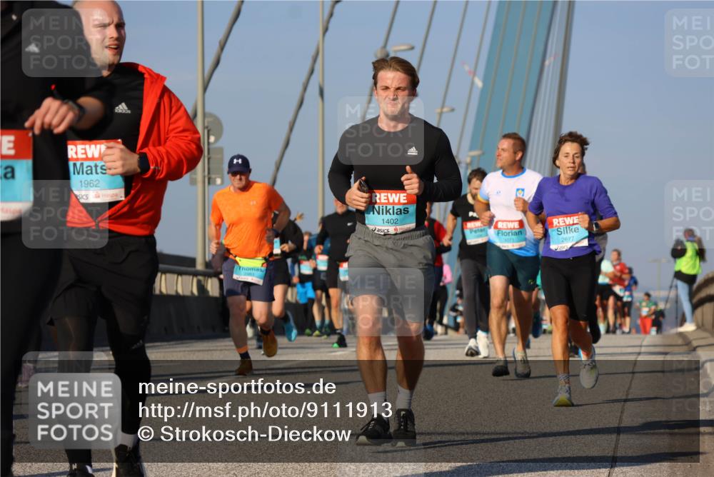 03.10.2025 - Köhlbrandbrückenlauf Strokosch-Dieckow http://msf.ph/oto/9111913 03.10.2025 09:44:59 Position 2 1962, 1402, 3071, 2677 meine-sportfotos.de