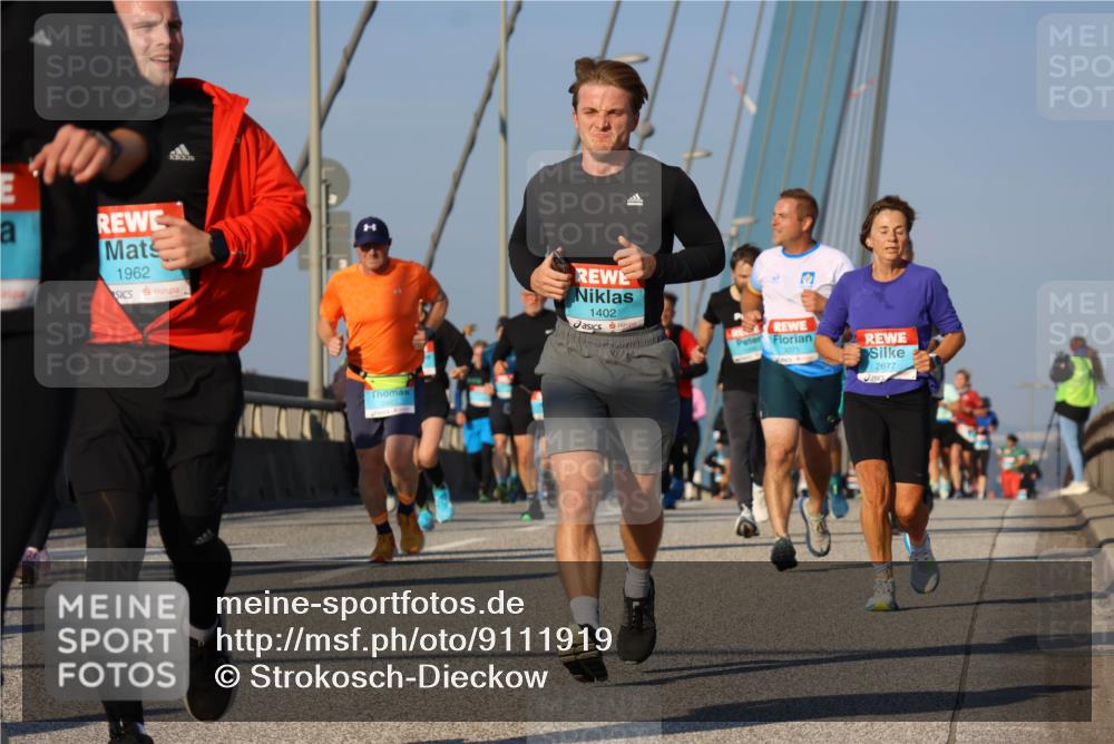 03.10.2025 - Köhlbrandbrückenlauf Strokosch-Dieckow http://msf.ph/oto/9111919 03.10.2025 09:44:59 Position 2 1962, 1402, 3071, 2677 meine-sportfotos.de