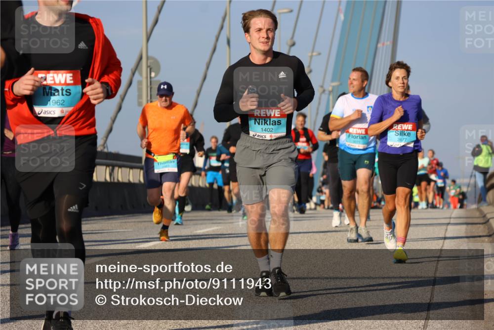 03.10.2025 - Köhlbrandbrückenlauf Strokosch-Dieckow http://msf.ph/oto/9111943 03.10.2025 09:44:59 Position 2 1962, 1402, 3071, 2677 meine-sportfotos.de
