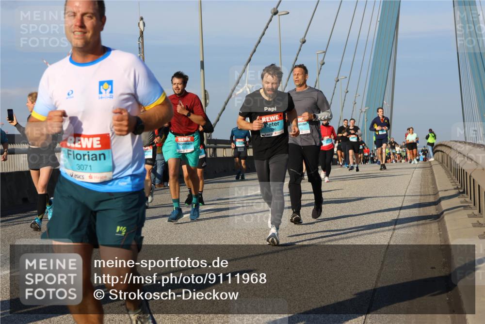 03.10.2025 - Köhlbrandbrückenlauf Strokosch-Dieckow http://msf.ph/oto/9111968 03.10.2025 09:45:07 Position 2 3071, 1336, 3177 meine-sportfotos.de