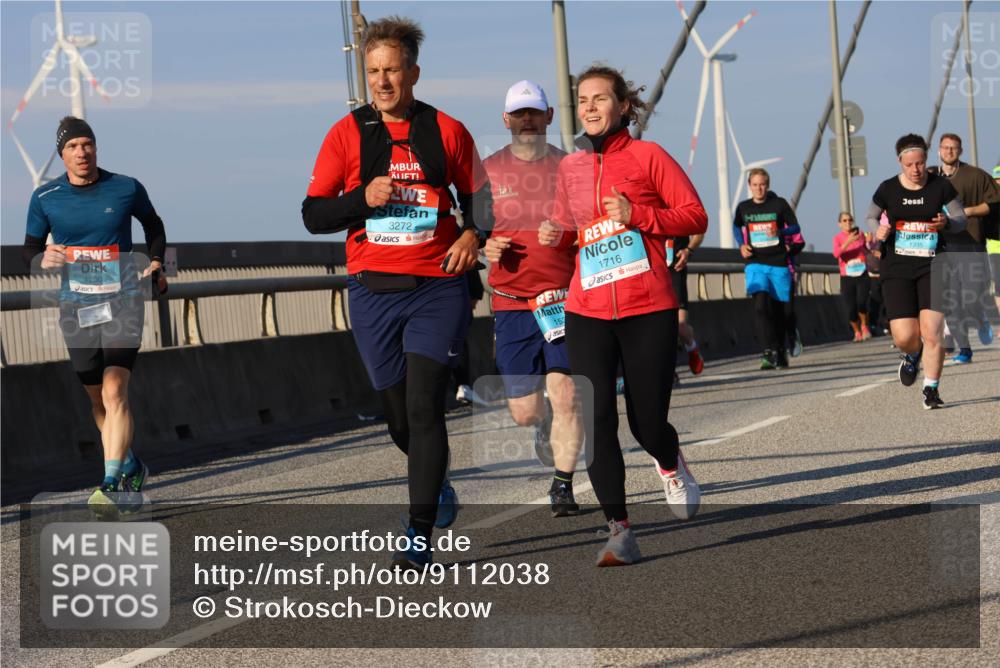 03.10.2025 - Köhlbrandbrückenlauf Strokosch-Dieckow http://msf.ph/oto/9112038 03.10.2025 09:45:12 Position 2 1200, 3272, 1716, 1335, 153 meine-sportfotos.de