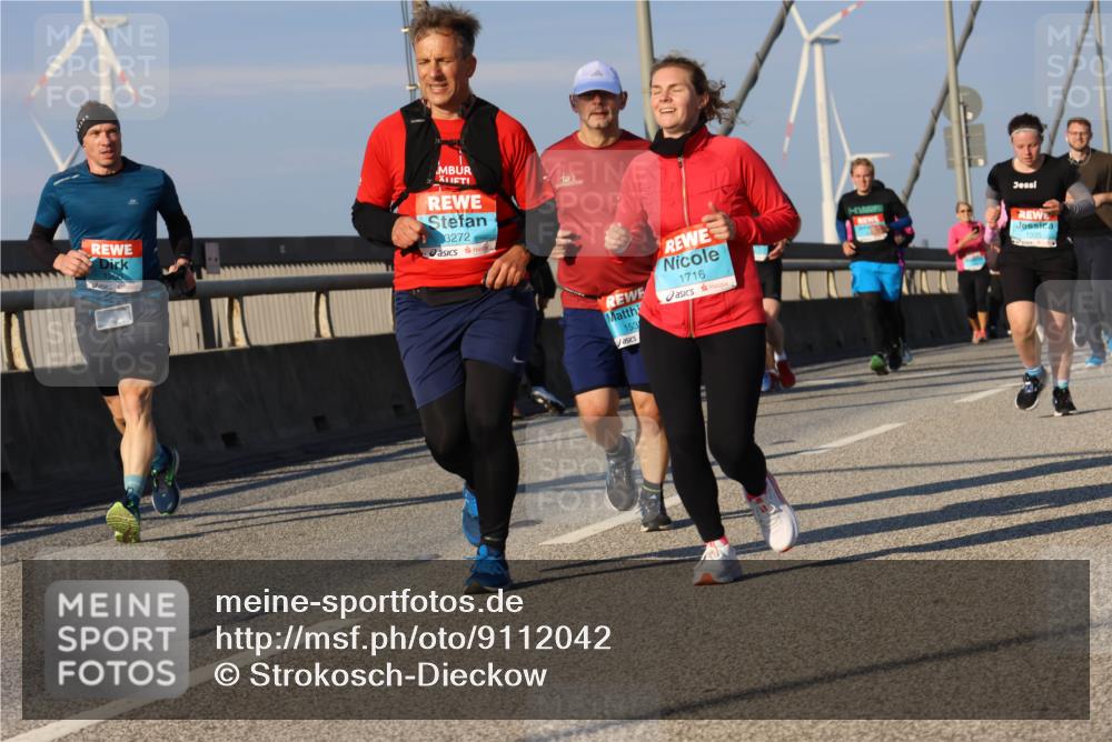 03.10.2025 - Köhlbrandbrückenlauf Strokosch-Dieckow http://msf.ph/oto/9112042 03.10.2025 09:45:12 Position 2 3272, 1716, 153 meine-sportfotos.de