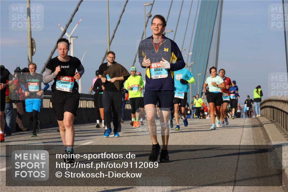 03.10.2025 - Köhlbrandbrückenlauf Strokosch-Dieckow http://msf.ph/oto/9112069 03.10.2025 09:45:14 Position 2 3156, 1335, 1849 meine-sportfotos.de