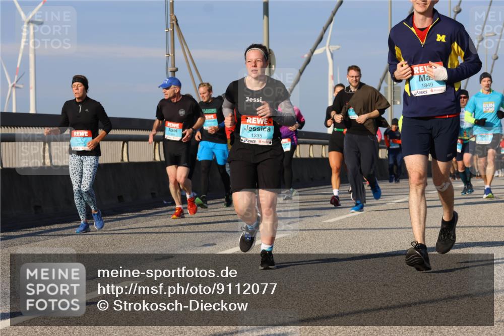 03.10.2025 - Köhlbrandbrückenlauf Strokosch-Dieckow http://msf.ph/oto/9112077 03.10.2025 09:45:15 Position 2 3811, 1849, 1369, 1335 meine-sportfotos.de