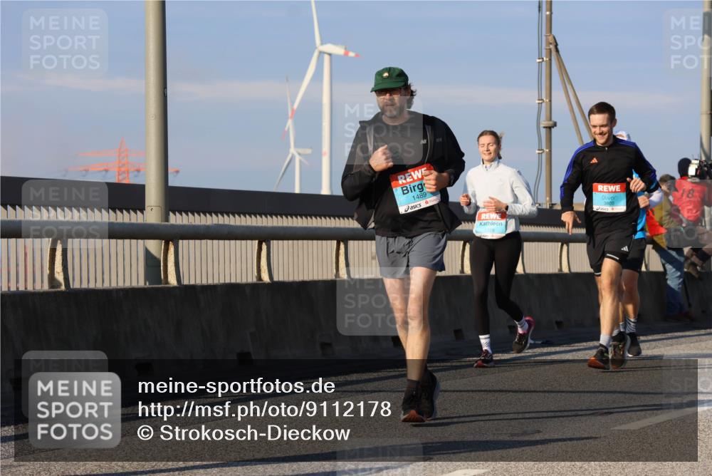 03.10.2025 - Köhlbrandbrückenlauf Strokosch-Dieckow http://msf.ph/oto/9112178 03.10.2025 09:45:28 Position 2 1489, 1229, 3808 meine-sportfotos.de