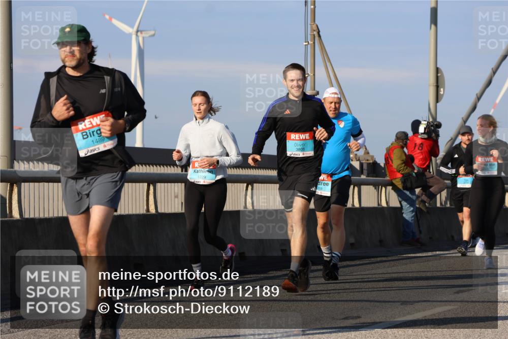 03.10.2025 - Köhlbrandbrückenlauf Strokosch-Dieckow http://msf.ph/oto/9112189 03.10.2025 09:45:29 Position 2 1489, 1229, 3808, 218 meine-sportfotos.de