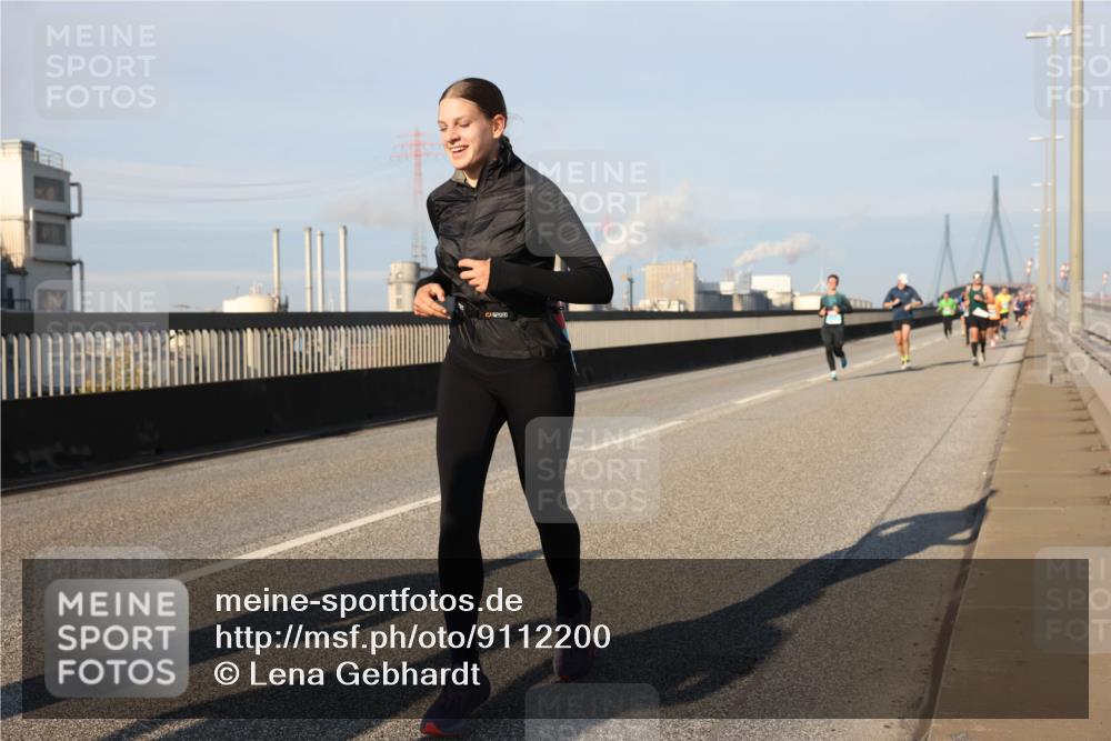 03.10.2025 - Köhlbrandbrückenlauf Lena Gebhardt http://msf.ph/oto/9112200 03.10.2025 09:42:18 Position 2 52030 meine-sportfotos.de