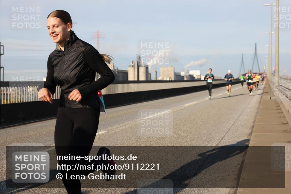 03.10.2025 - Köhlbrandbrückenlauf Lena Gebhardt http://msf.ph/oto/9112221 03.10.2025 09:42:18 Position 2  meine-sportfotos.de