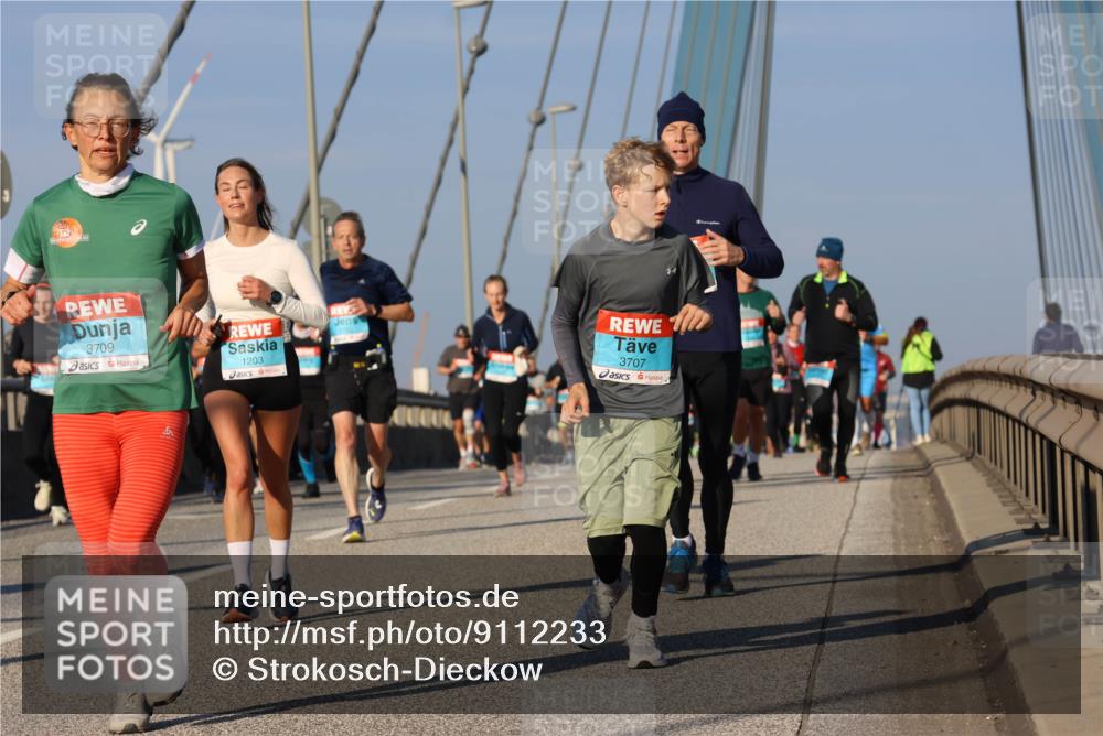 03.10.2025 - Köhlbrandbrückenlauf Strokosch-Dieckow http://msf.ph/oto/9112233 03.10.2025 09:45:34 Position 2 2010, 3709, 1203, 3707 meine-sportfotos.de