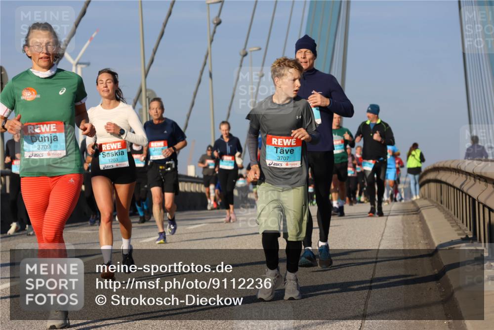 03.10.2025 - Köhlbrandbrückenlauf Strokosch-Dieckow http://msf.ph/oto/9112236 03.10.2025 09:45:34 Position 2 2908, 3709, 1203, 3707 meine-sportfotos.de