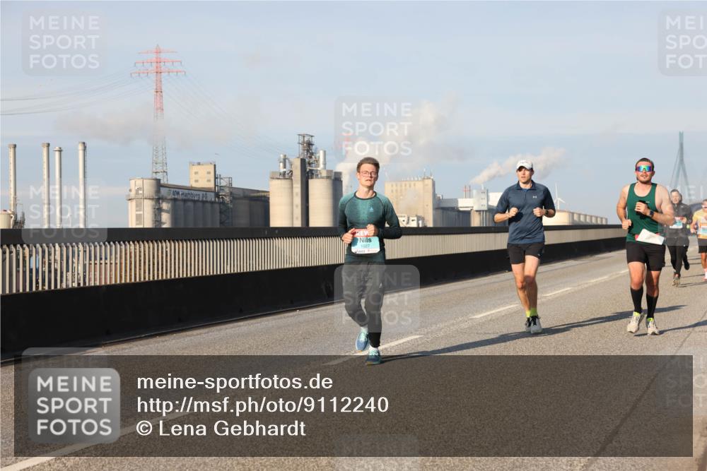 03.10.2025 - Köhlbrandbrückenlauf Lena Gebhardt http://msf.ph/oto/9112240 03.10.2025 09:42:21 Position 2 1027 meine-sportfotos.de