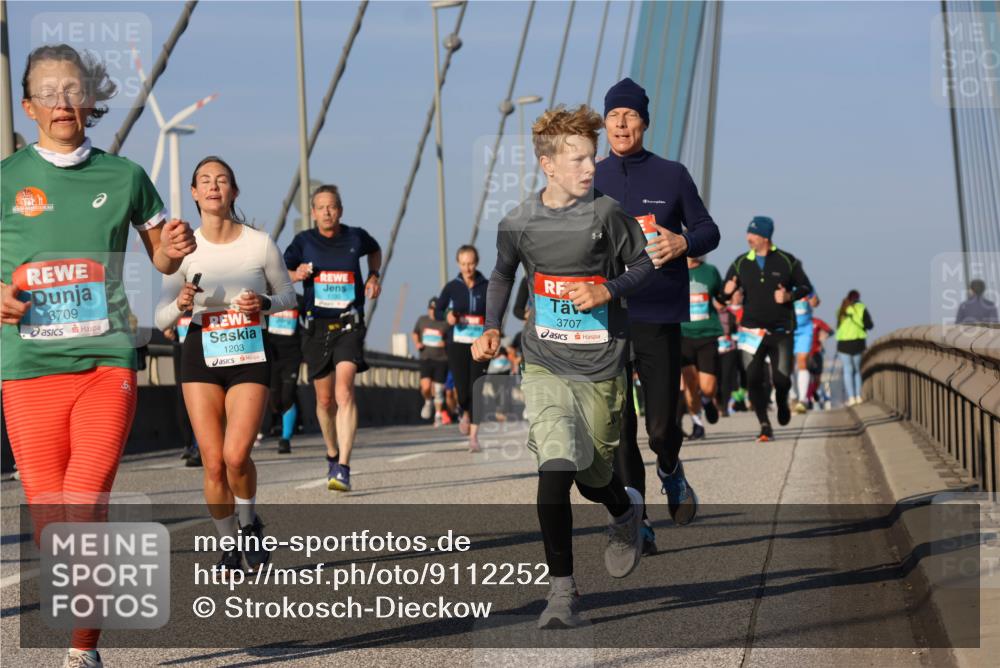 03.10.2025 - Köhlbrandbrückenlauf Strokosch-Dieckow http://msf.ph/oto/9112252 03.10.2025 09:45:34 Position 2 3709, 1203, 3707 meine-sportfotos.de