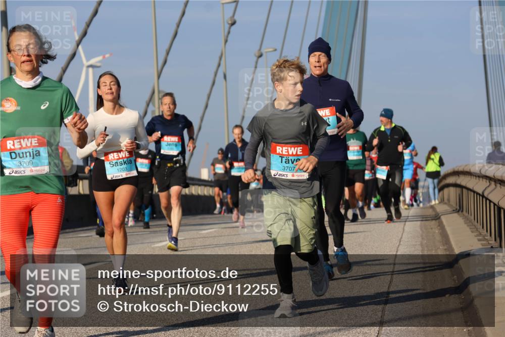 03.10.2025 - Köhlbrandbrückenlauf Strokosch-Dieckow http://msf.ph/oto/9112255 03.10.2025 09:45:34 Position 2 3709, 1203, 3707 meine-sportfotos.de