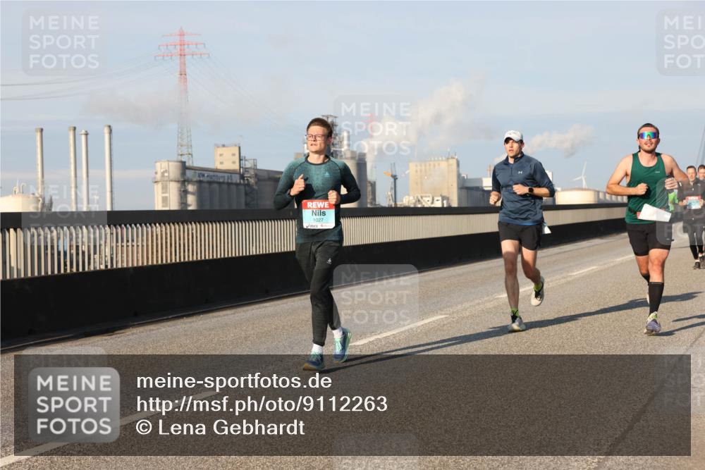 03.10.2025 - Köhlbrandbrückenlauf Lena Gebhardt http://msf.ph/oto/9112263 03.10.2025 09:42:22 Position 2 1027 meine-sportfotos.de