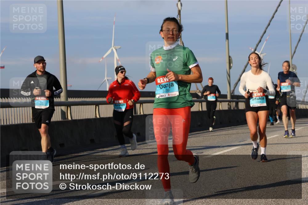 03.10.2025 - Köhlbrandbrückenlauf Strokosch-Dieckow http://msf.ph/oto/9112273 03.10.2025 09:45:35 Position 2 3734, 3189, 3709, 1203 meine-sportfotos.de