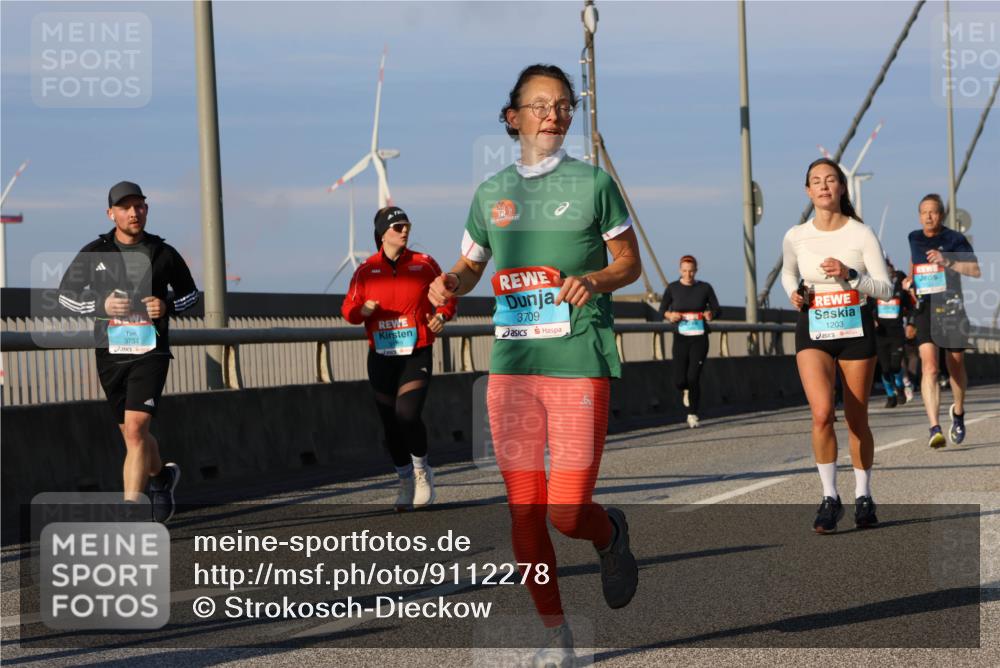 03.10.2025 - Köhlbrandbrückenlauf Strokosch-Dieckow http://msf.ph/oto/9112278 03.10.2025 09:45:35 Position 2 37341, 3709, 1203, 100 meine-sportfotos.de